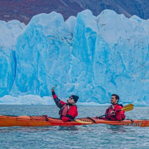 Kayak en el Perito Moreno