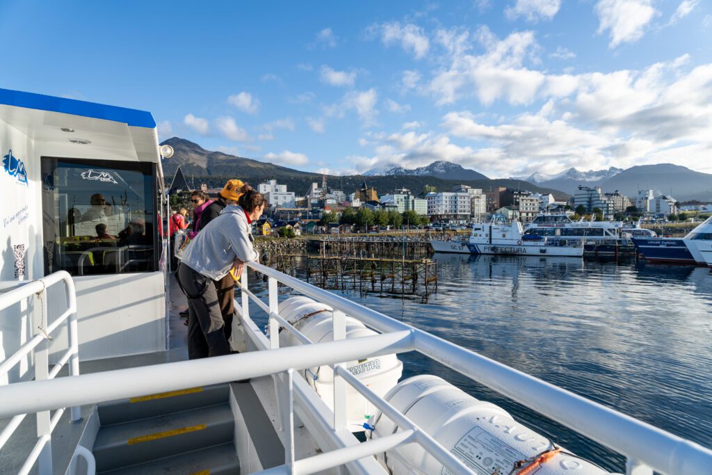 Navegación Canal Beagle - Puerto - Lauke Tours
